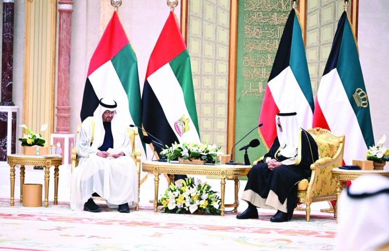 صاحب السمو يستمع إلى كلمة الشيخ محمد بن زايد 