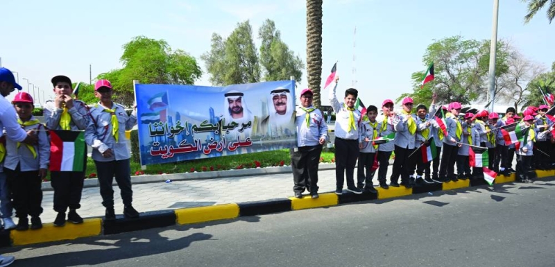 أشبال الكشافة يرحبون بالضيف