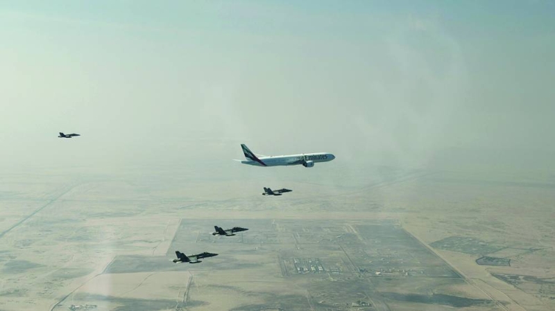 


طائرات حربية كويتية ترافق طائرة رئيس الإمارات فوق الأجواء الكويتية 