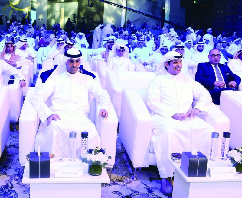 


المطيري وبدر الخرافي خلال الحفل 