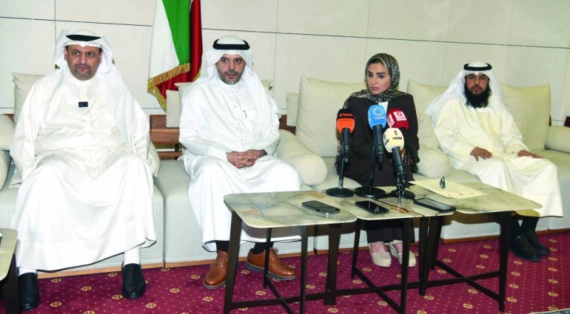 الحويلة متحدثة في المؤتمر الصحافي 