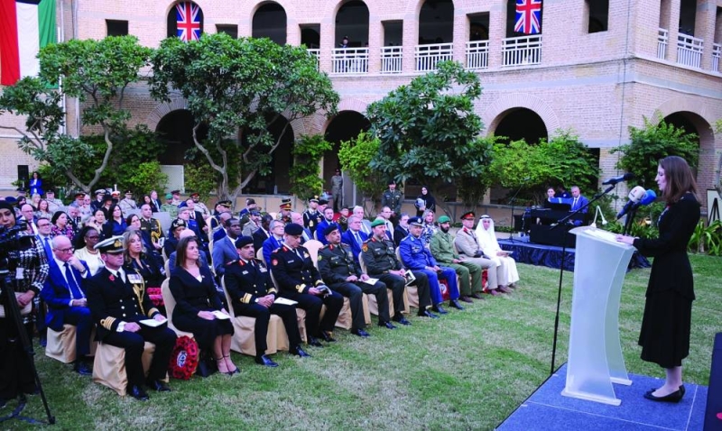 بليندا لويس تلقي كلمتها لحضور الفعالية