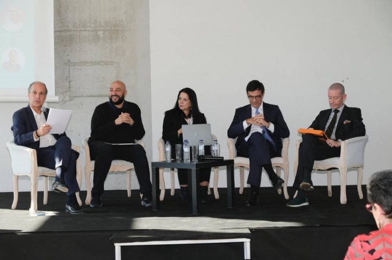 الوزير السابق داود معرفي  يشارك في جلسة في الملتقى