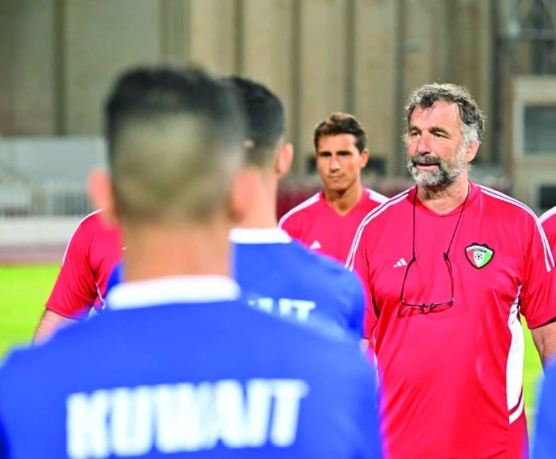 


مدرب «الأزرق» خوان بيتزي... «نظرة مختلفة» لمواجهة الغد 