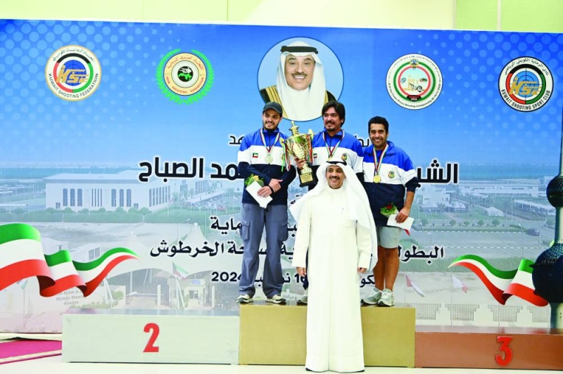 


أبطال الكويت على منصة التتويج 