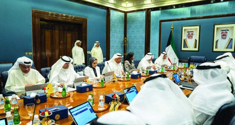 اليوسف مترئساً اجتماع مجلس الوزراء 