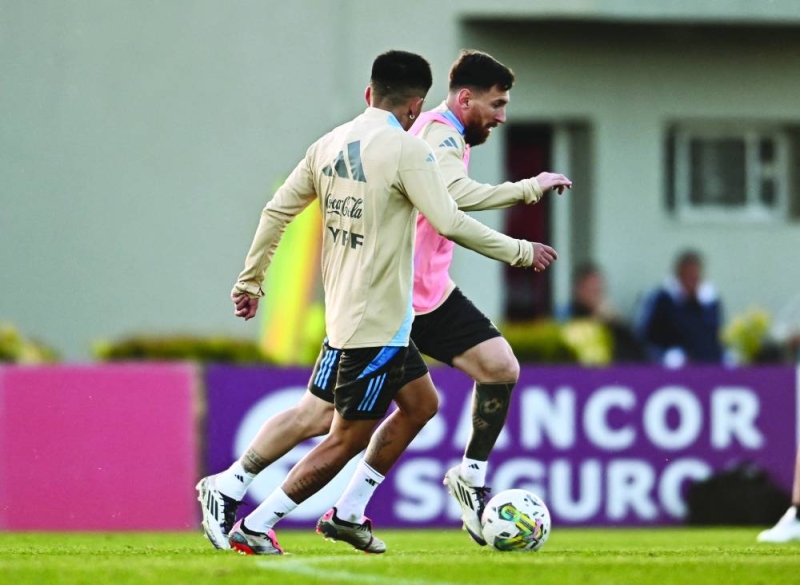 ليونيل ميسي في تدريب منتخب الأرجنتين (رويترز)