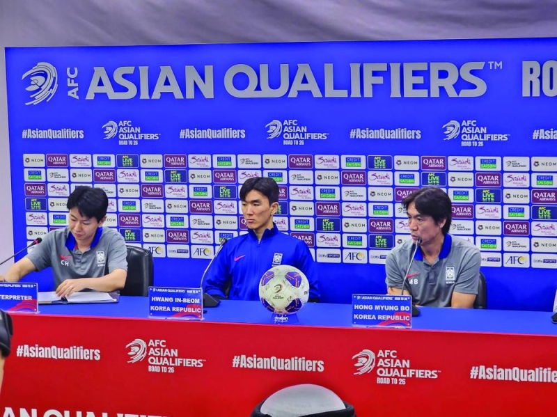 مدرب كوريا الجنوبية خلال المؤتمر الصحافي