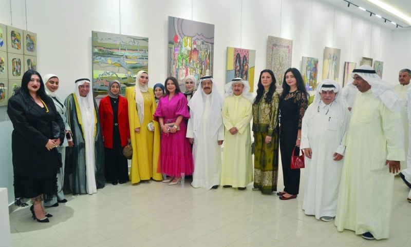 الحضور في لقطة جماعية (تصوير سعود سالم)