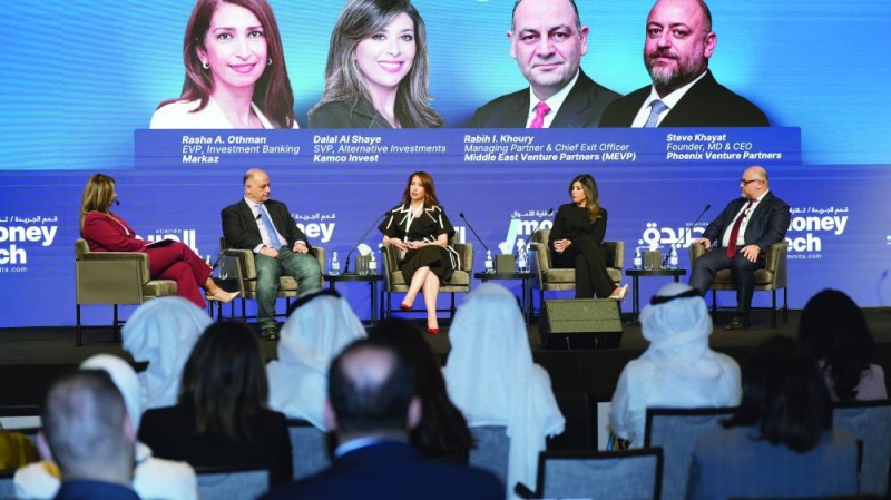 


المشاركون في الحلقة النقاشية 