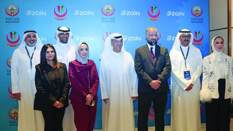 


الحساوي والسيحان ووليد الخشتي مع مسؤولي وزارة الصحة و«زين» 