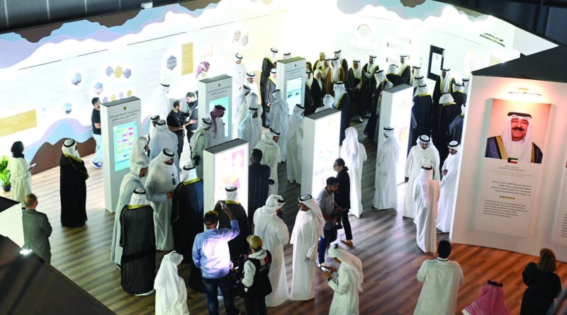 لوحات ضوئية بسِير وإنجازات زعماء دول مجلس التعاون