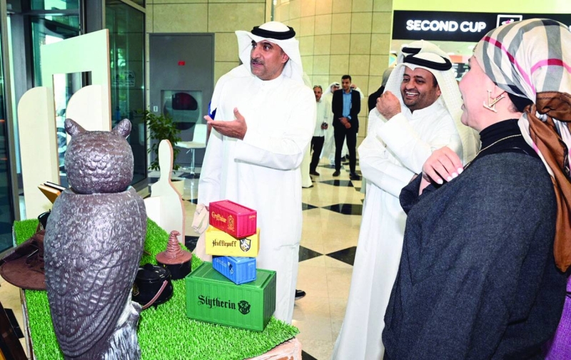 العجمي والمنصوري خلال المعرض 