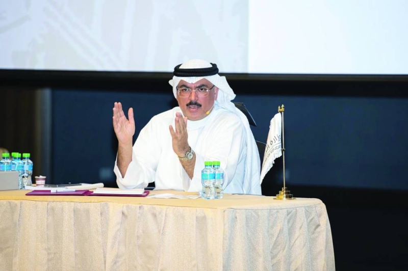 
الوزير متحدثاً في لقائه مديرات رياض الأطفال 