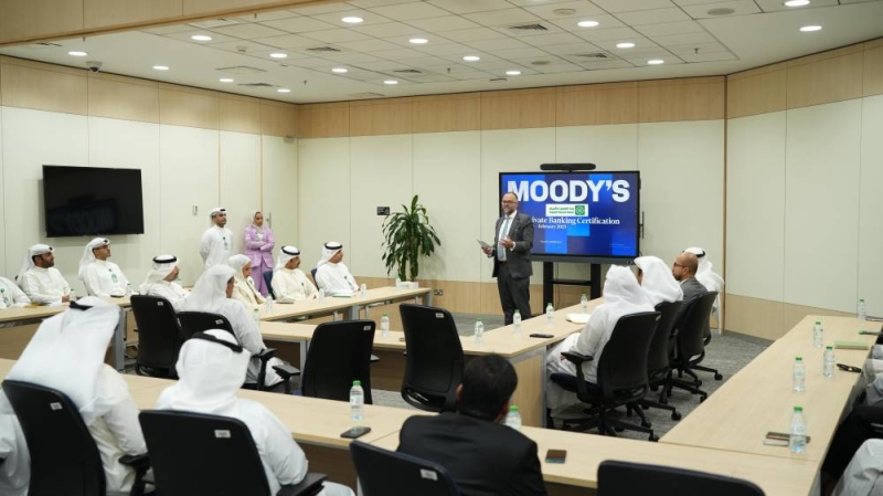 الكساندر ليدل متحدثا للمشاركين
