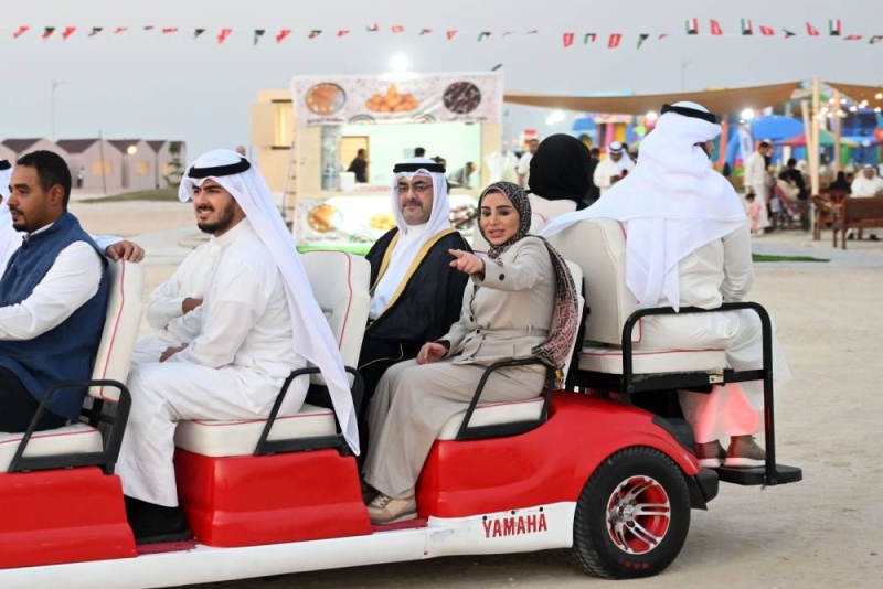 وزيرة الشؤون ومحافظ العاصمة بموقع المشروع	 (تصوير أسعد عبدالله) 