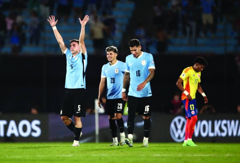 


مانويل أوغارتي محتفلاً بهدفه في مرمى كولومبيا                            (رويترز) 