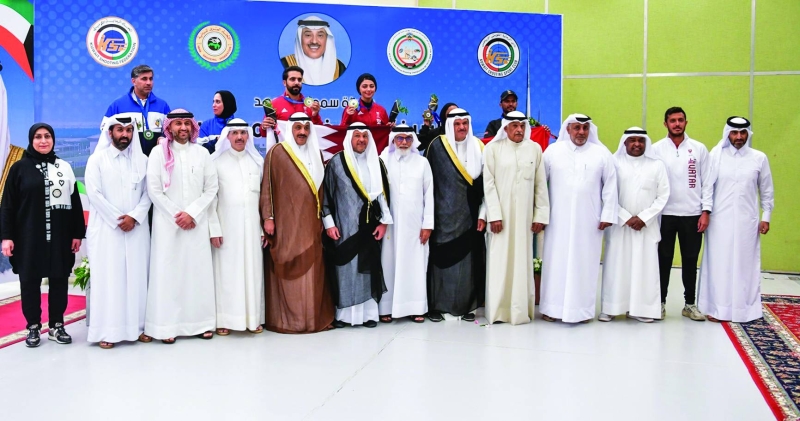 


تتويج الفائزين بمنافسات رماية «سكيت» للزوجي المختلط 