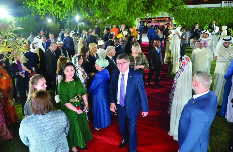 حشد من الحضور الدبلوماسي والشعبي