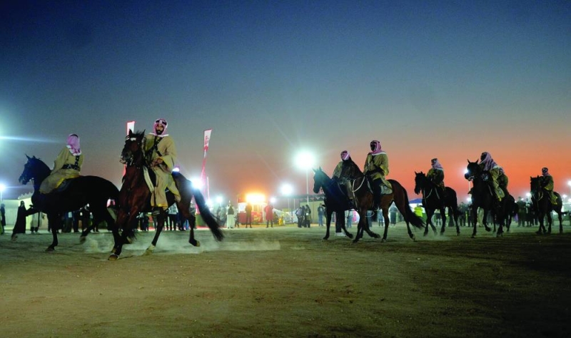 


عرض الخيالة خطف الأنظار خلال افتتاح مخيم نادي ضباط الشرطة 