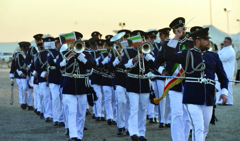 موسيقى عسكرية في افتتاح المخيم