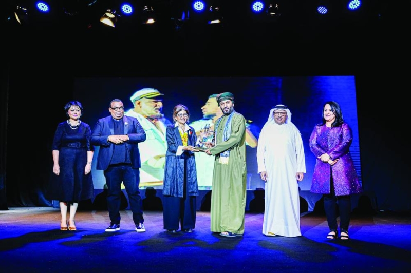 فرقة «الرؤية المسرحية» الحاصلة على المركز الثاني عن عرض «العاصفة»