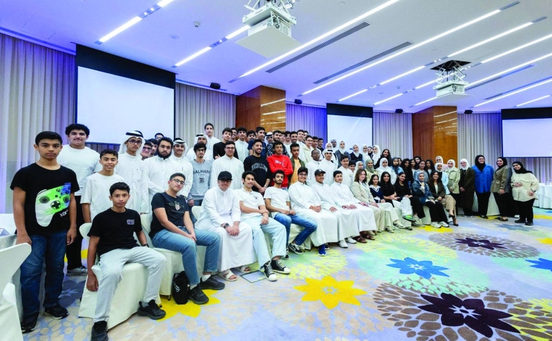 الطلبة المشاركون في الاختبار 