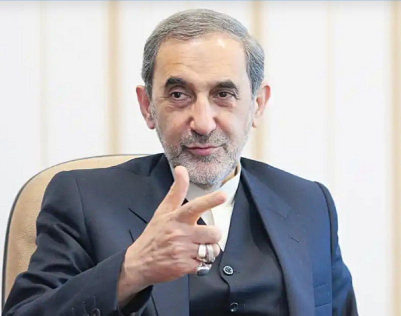 ولايتي يؤكد على عمق العلاقات مع الصين