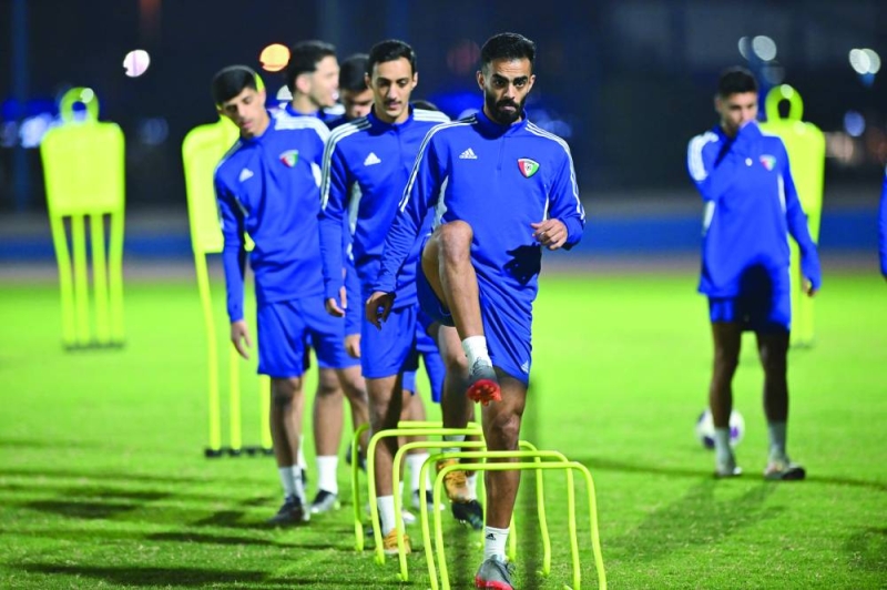 


لاعبو منتخب الكويت خلال التدريبات الأخيرة 