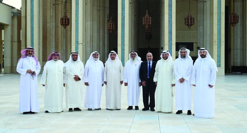 منظمو المسابقة في لقطة جماعية