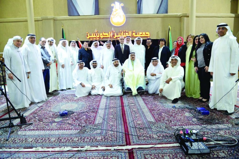 


«شادي الخليج» وأعضاء «جمعية الفنانين» مع ضيوف «الموسيقى الدولي» 