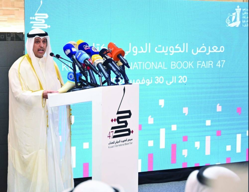 وزير الإعلام يلقي كلمته قبيل قص شريط افتتاح المعرض