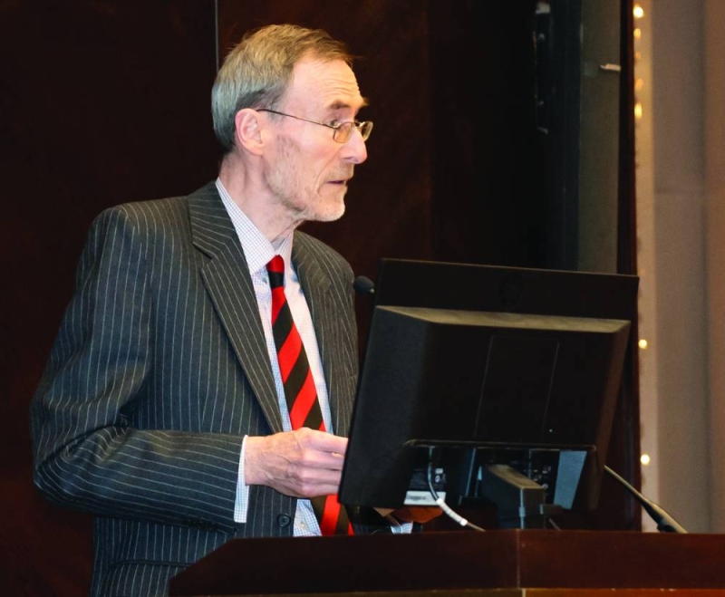 ستيفن فريث حفيد ديكسون متحدثاً بالمحاضرة