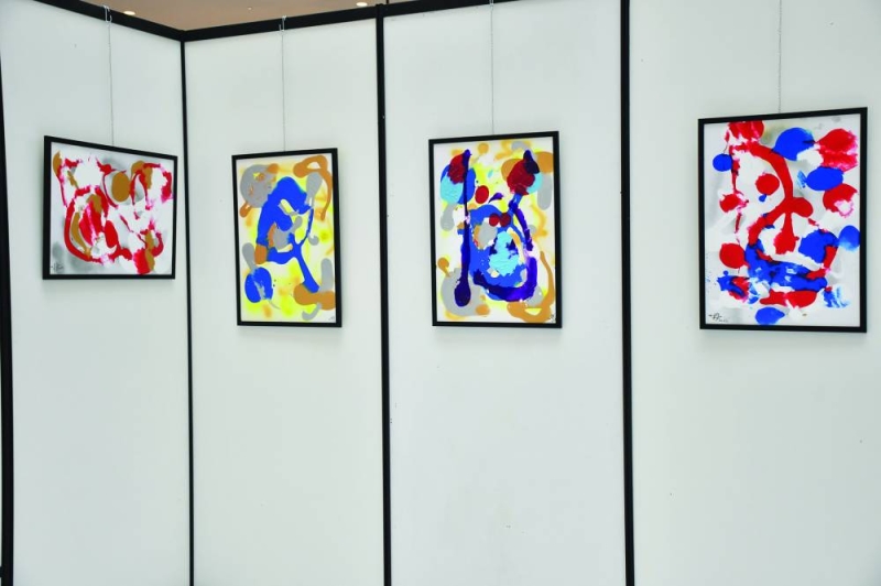 


لوحات تحاكي المعاناة الفلسطينية 