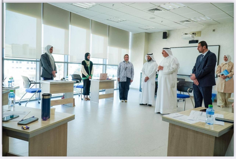 وزير ووكيل الصحة خلال جولته بمعهد الاختصاصات الطبية لمتابعة سير المقابلات