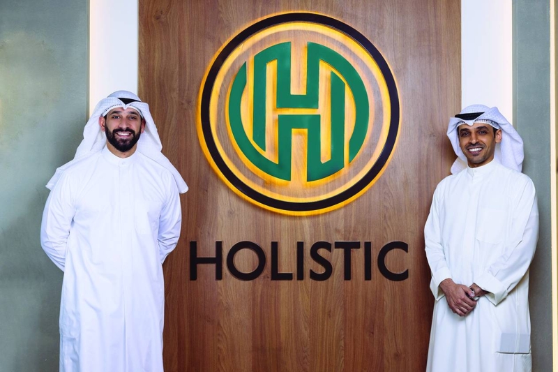 


عبدالعزيز الحوقل وعبدالرحمن الدعيج شركاء «هولستك» 