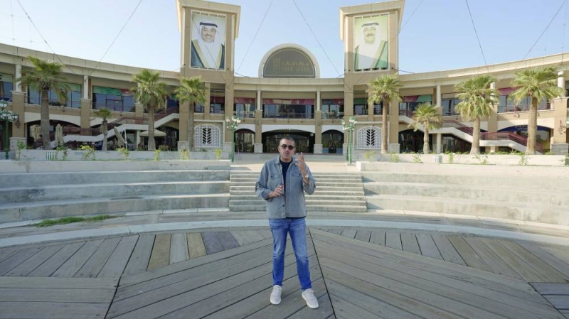 


بشار السالم من أمام سوق شرق 