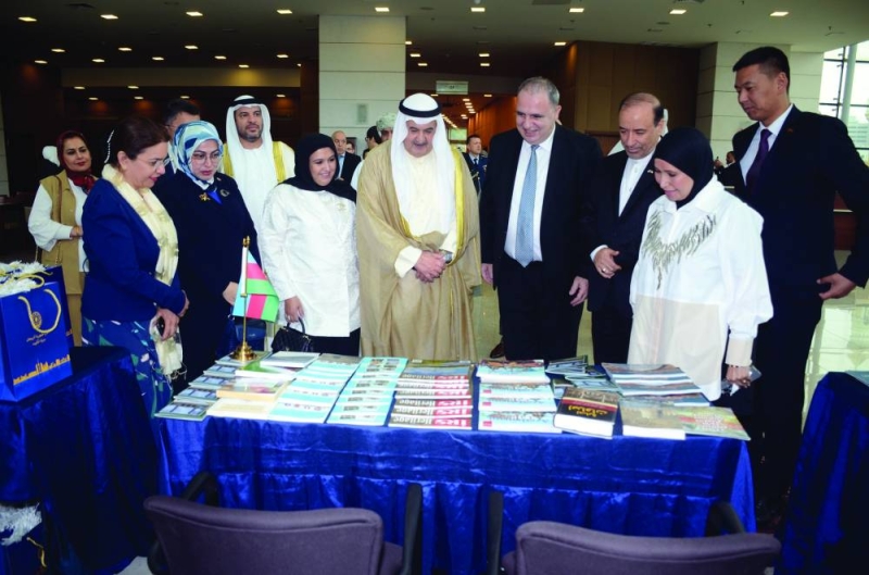 جولة السفراء والمشاركين في المعرض المصاحب للفعالية 