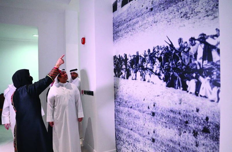 جانب من جولة وزير الإعلام في القصر  (تصوير نايف العقلة)