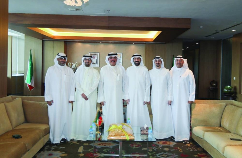 


الطبطبائي متوسطاً مجلس جمعية الدفاع عن المال العام 