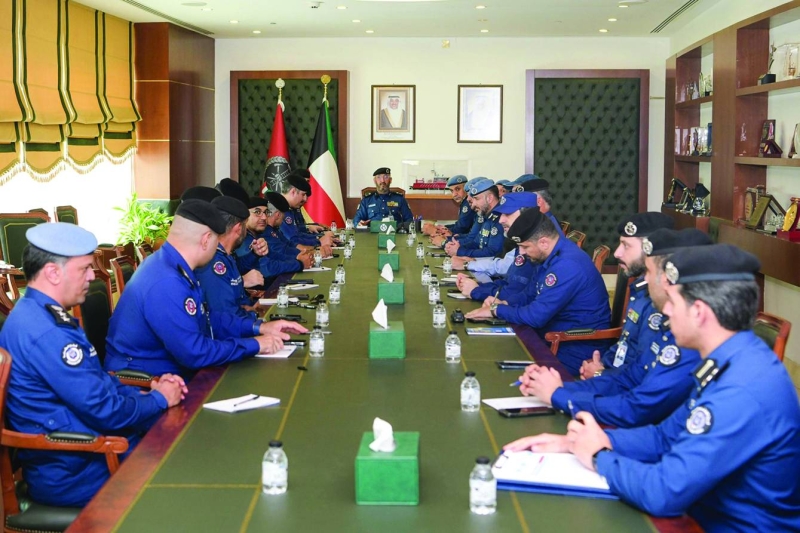 اللواء الرومي مُجتمعاً مع مسؤولي قطاعي المُكافحة والوقاية