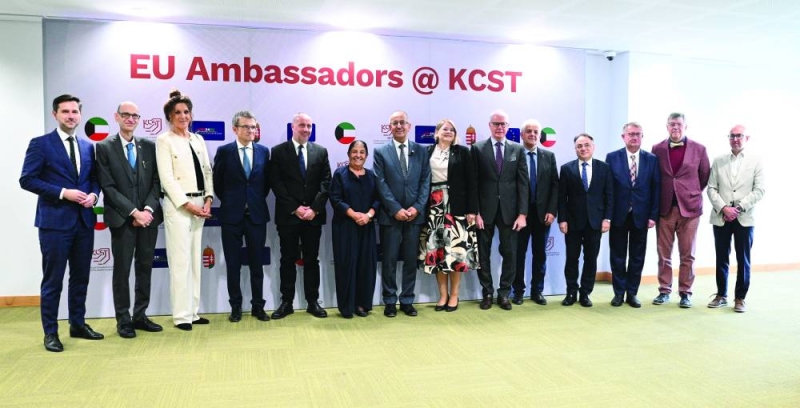 البقاعين وسفراء الاتحاد الأوروبي وعدد من مسؤولي الجامعة	(تصوير نايف العقلة) 