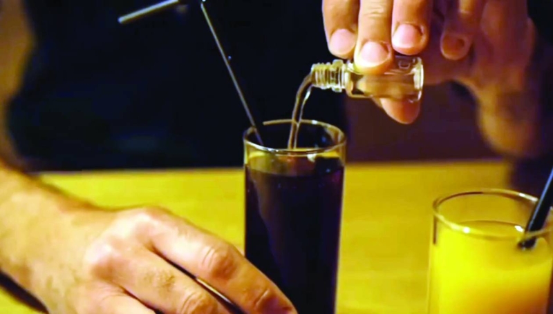 


يتم تعاطيه بخلطه مع المشروبات 