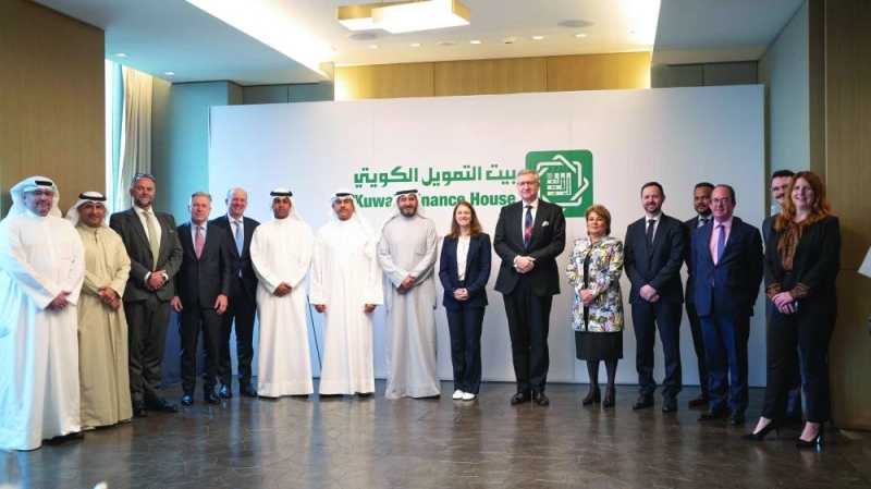المرزوق والرشود والشملان ووفد «بيتك» مع عمدة لندن المالي والسفيرة البريطاية وعدد من المسؤولين