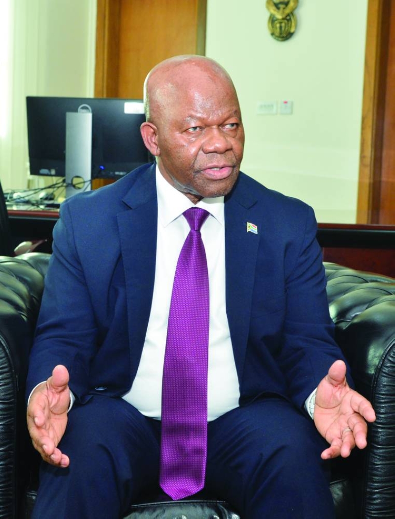 


سفير جنوب أفريقيا 