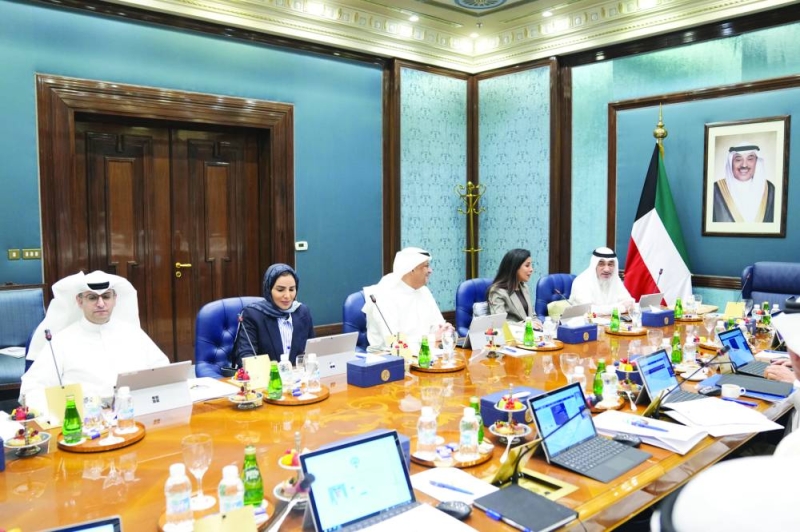 


رئيس مجلس الوزراء بالإنابة مترئساً اجتماع المجلس أمس 
