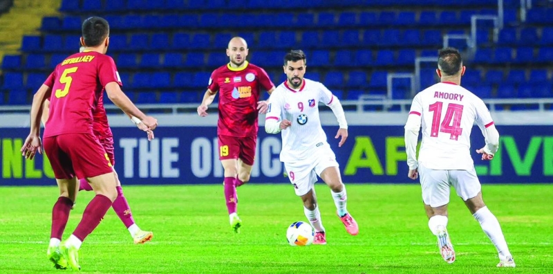 


فيصل زايد يستحوذ على الكرة 