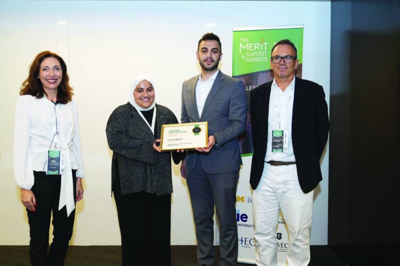 


تسليم جائزة «أفضل شركة في تنمية الموارد البشرية» في الكويت 