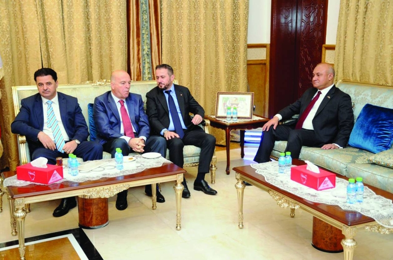 عدد من حضور الديوانية