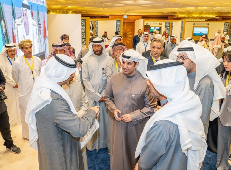 جانب من جولة وزير الإعلام في المركز الإعلامي والمعرض المصاحب